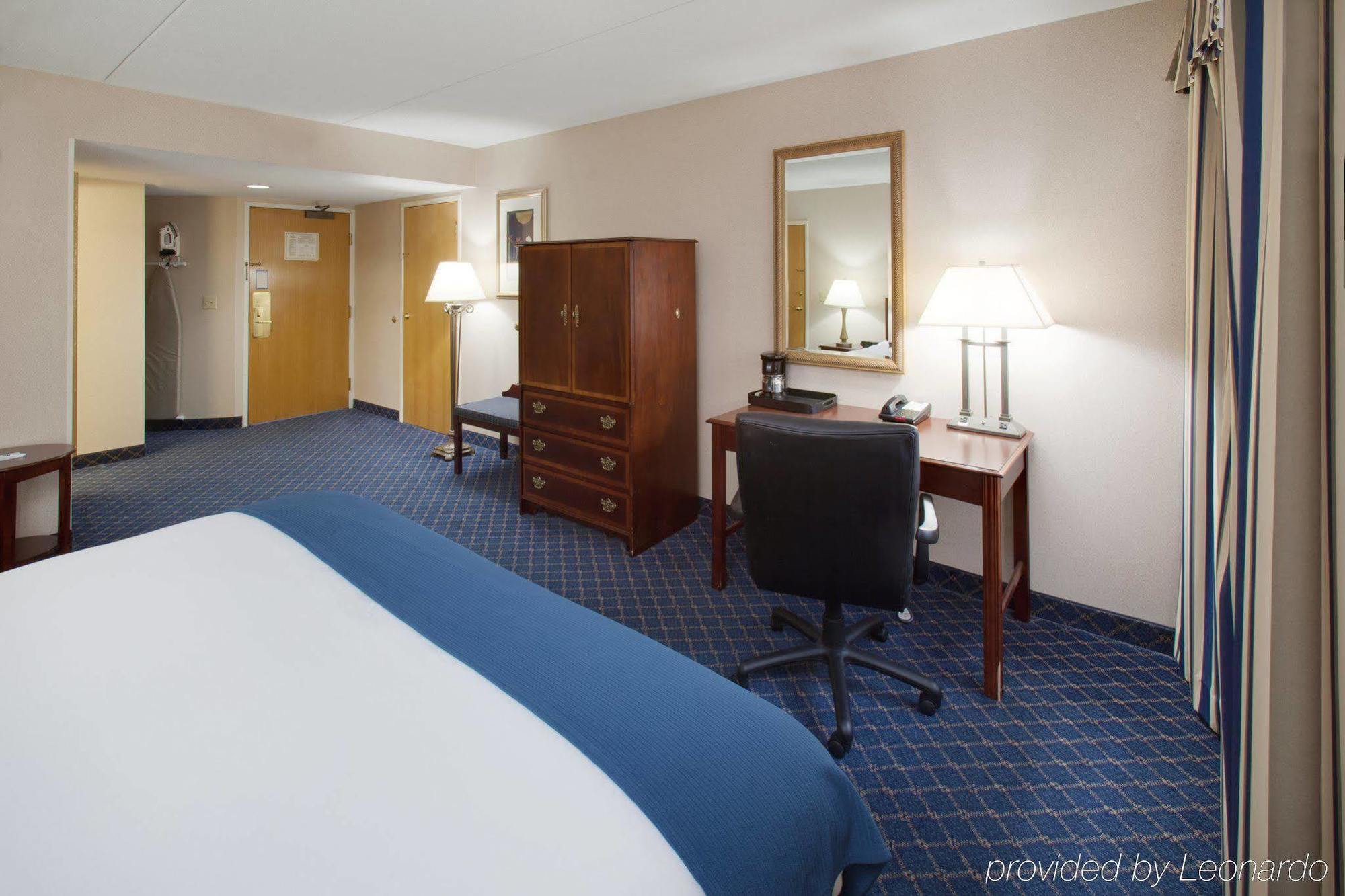 Holiday Inn Express Des Moines-At Drake University, An Ihg Hotel Habitación foto