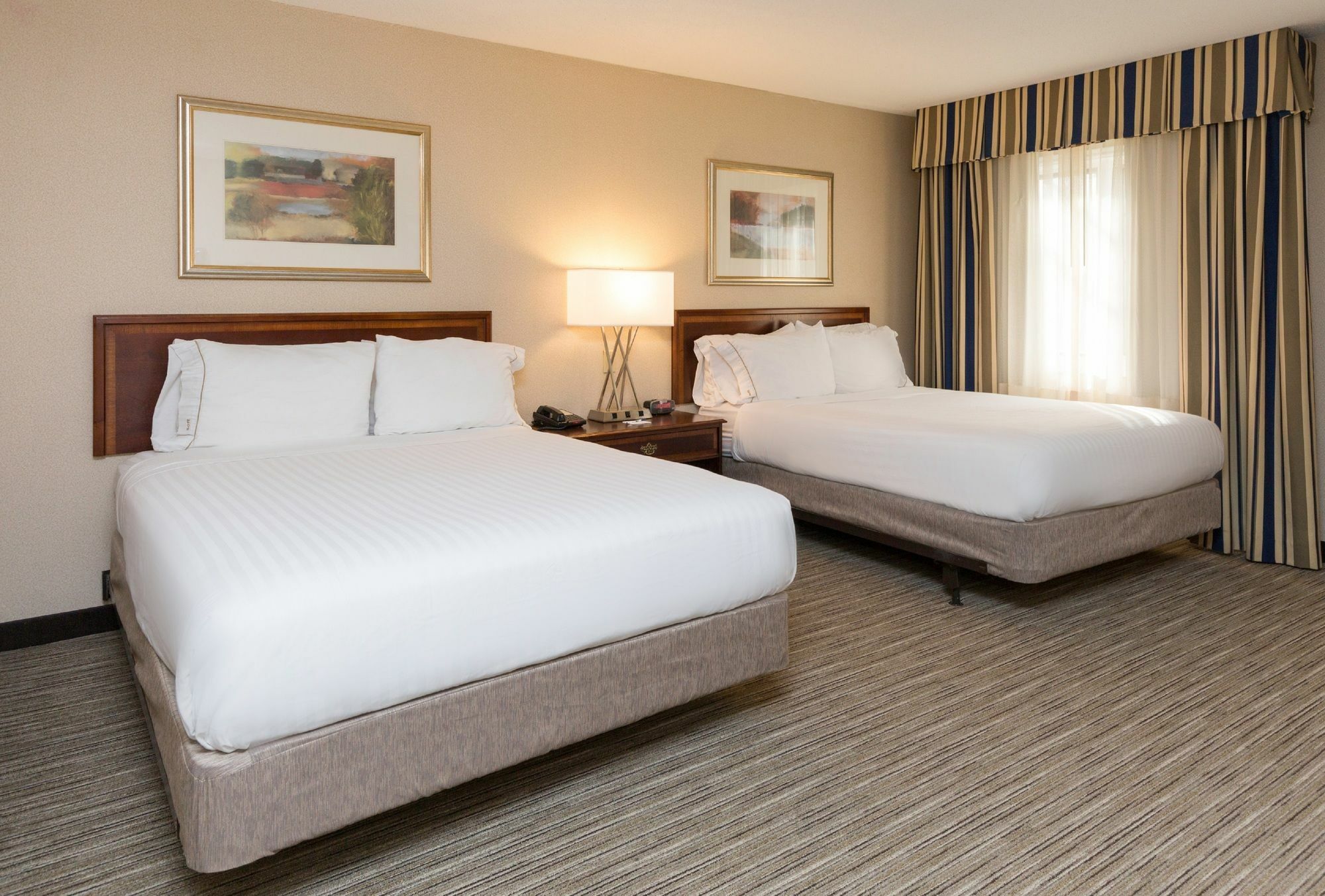 Holiday Inn Express Des Moines-At Drake University, An Ihg Hotel Exterior foto