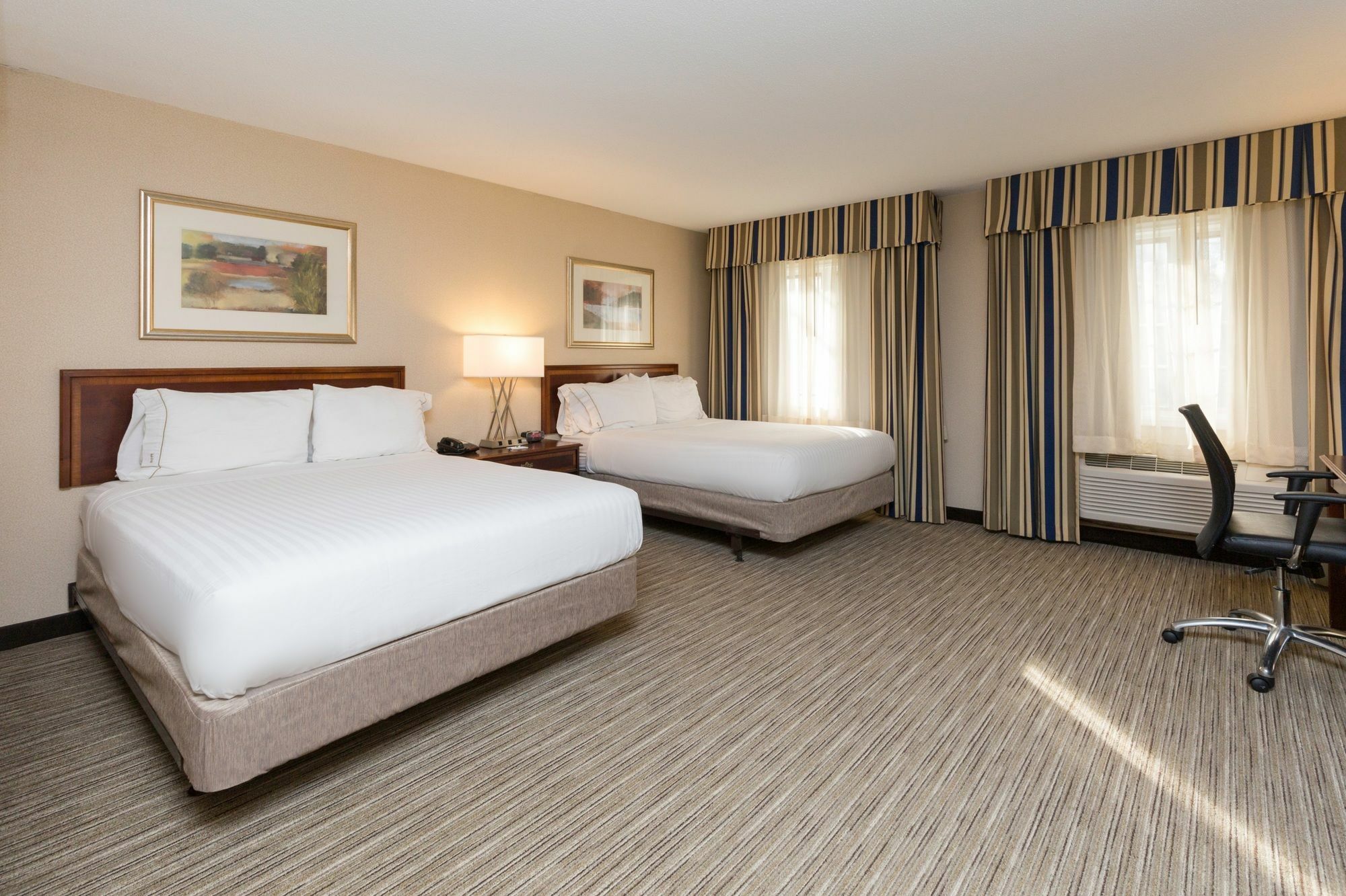 Holiday Inn Express Des Moines-At Drake University, An Ihg Hotel Exterior foto