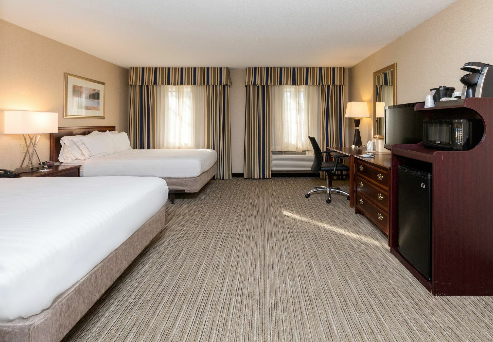 Holiday Inn Express Des Moines-At Drake University, An Ihg Hotel Exterior foto